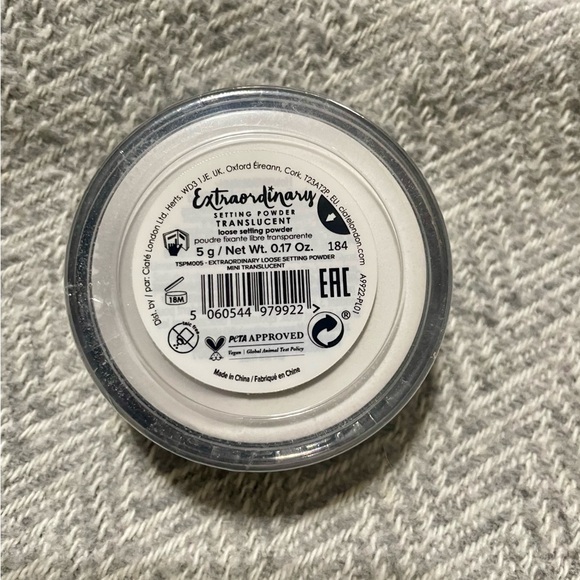 New makeup bundle - Picture 7 of 8